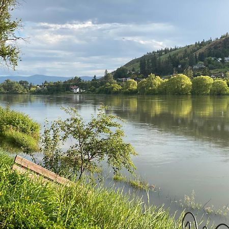 Rayleigh Riverfront Retreat- Peaceful Garden Oasis-25 Minutes To Ski Hill แคมลูปส์ ภายนอก รูปภาพ